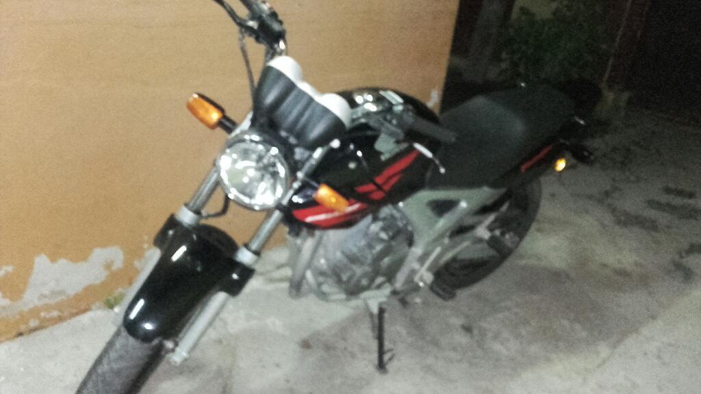 Honda Twister 2013 con 12.000 Kms