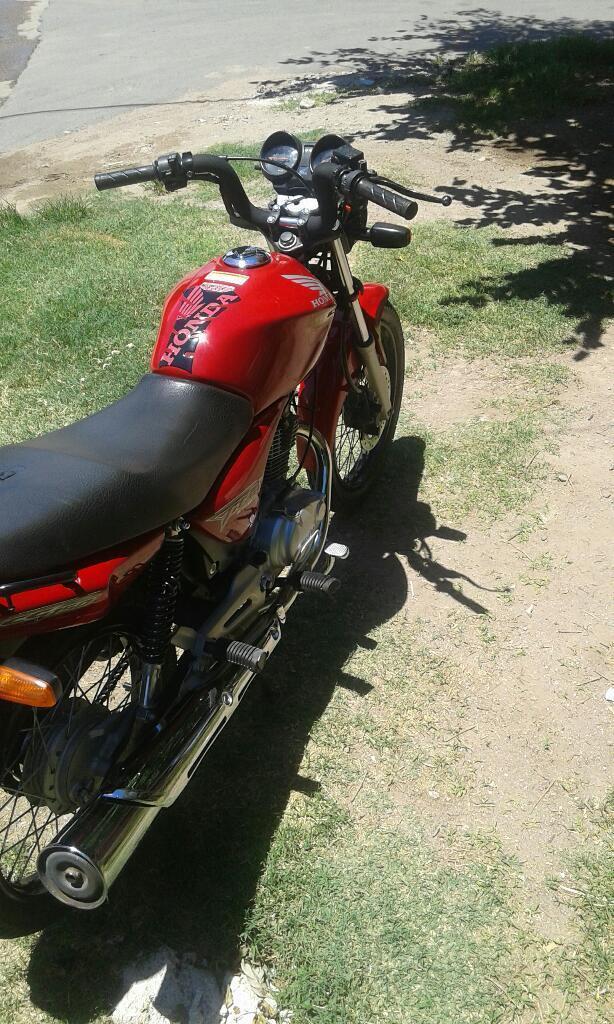 Vendo Honda Titan Escucho Oferta