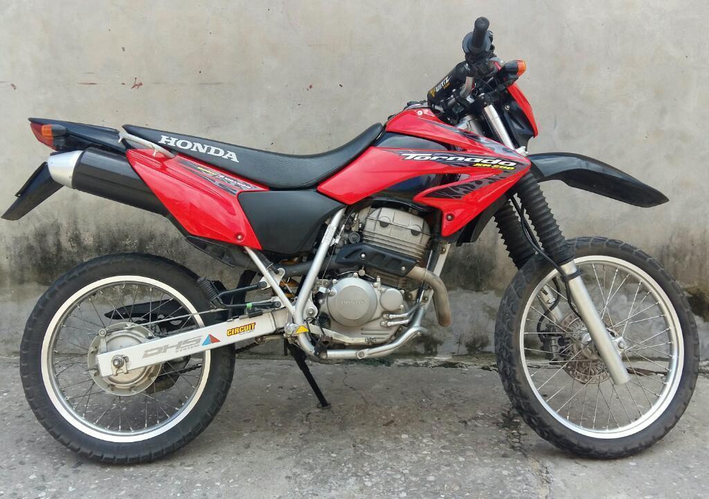 Vendo Honda Tornado 2009 con 28400 Km