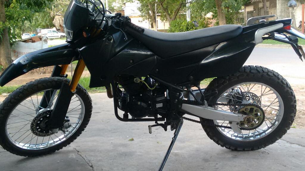 Vendo O Permuto Motomel 250