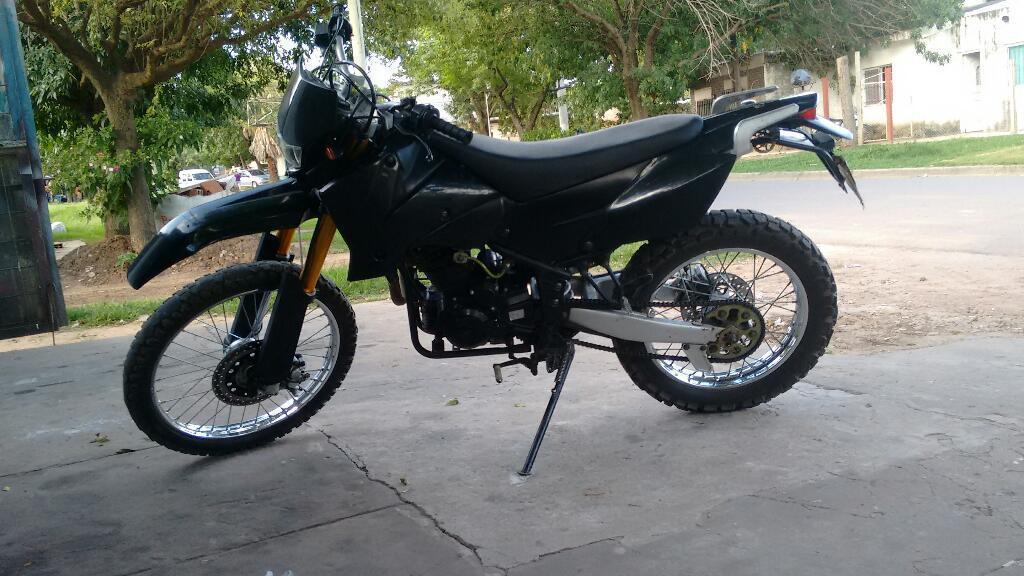 Vendo O Permuto Motomel 250