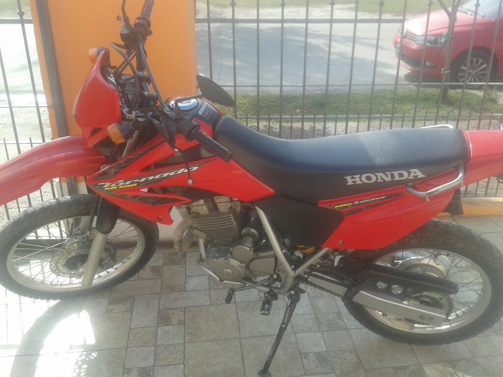 Moto Honda Tornado
