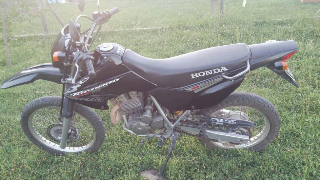 Moto Honda Tornado en Muy Buen Estado Lista para Transferir Todos Los Papeles