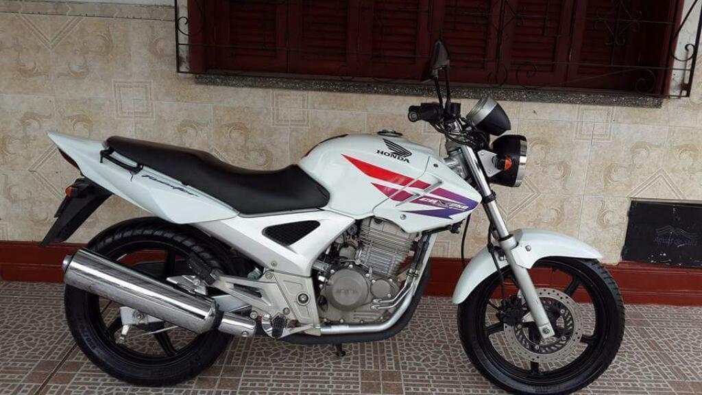 Vendo Honda Twister 250c 2011 10mil Km