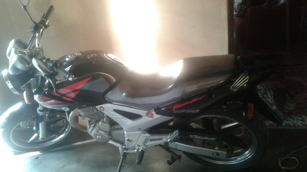 Vendo Moto Twister