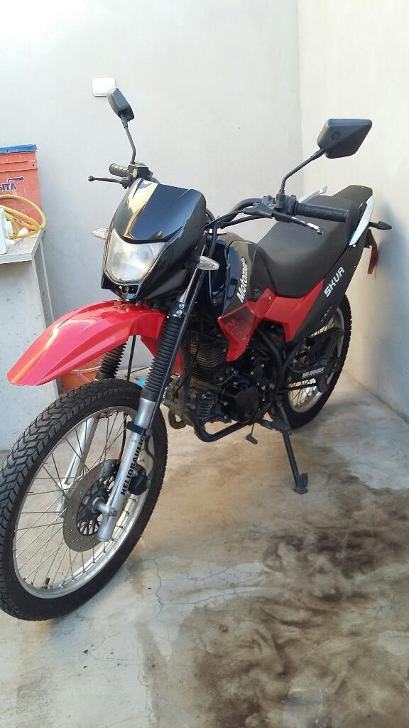 Motomel Skua 200 Mod 2012. Titular