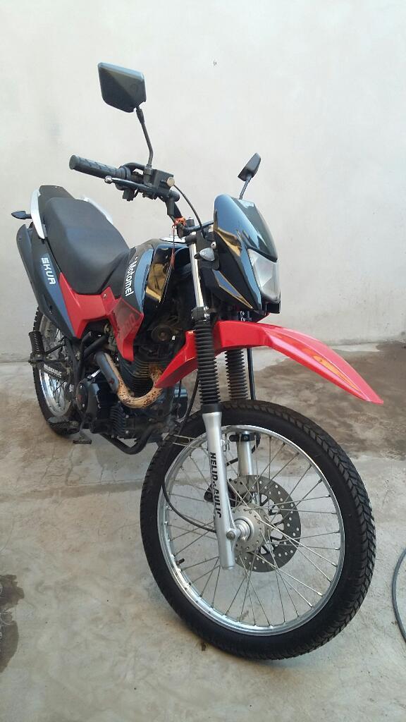 Motomel Skua 200 Mod 2012. Titular