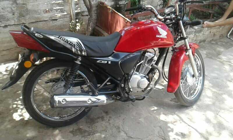 Vendo Permuto Honda Cb1 125cc 2013