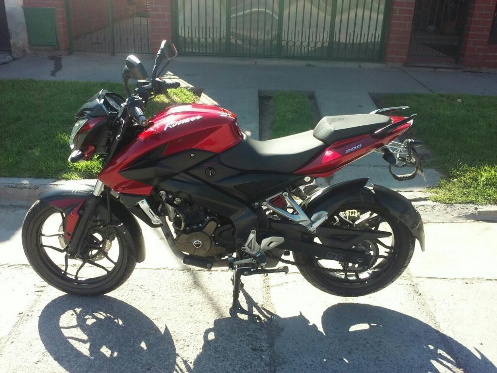 Vendo. Hermosa. Moto