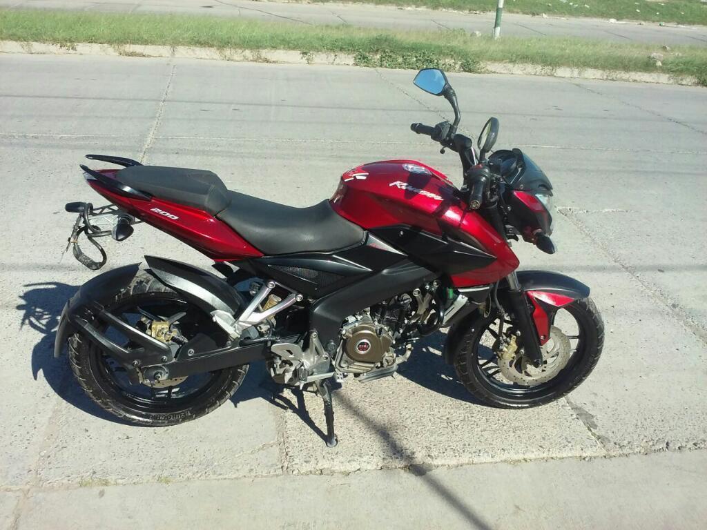 Vendo. Hermosa. Moto