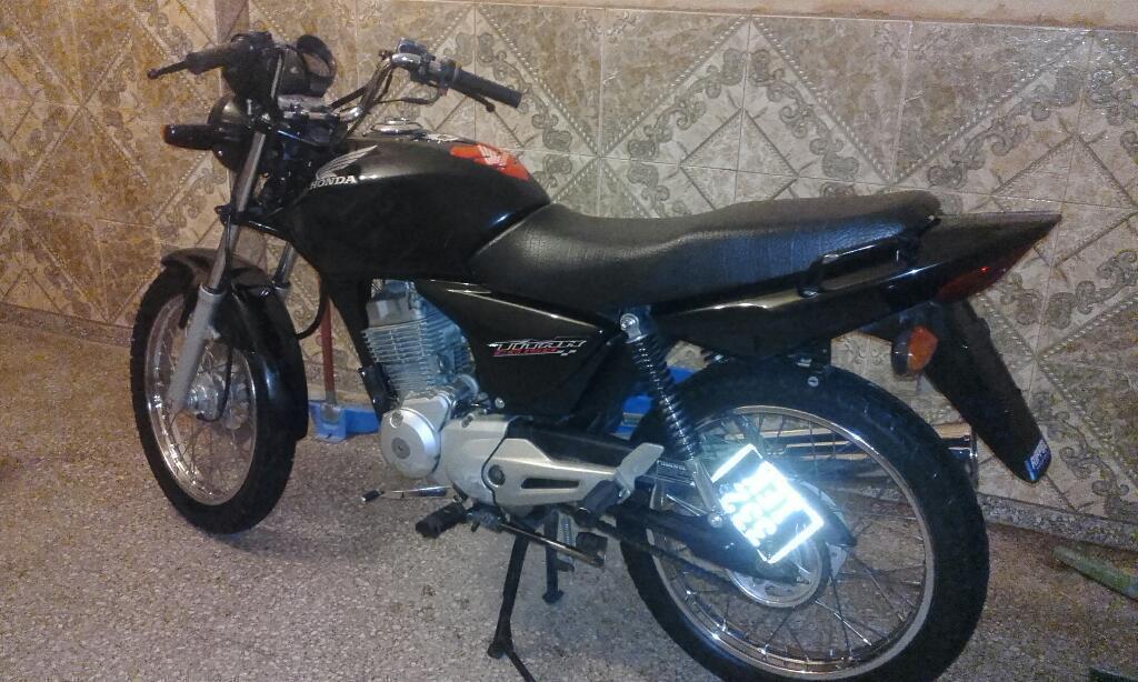 Vendo Titan Impecable
