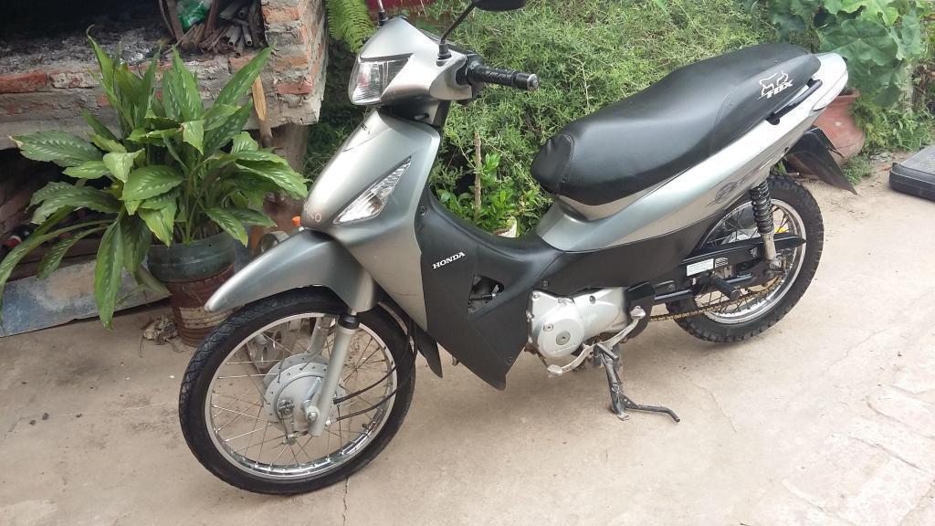 vendo moto honda biz 125 buen estado