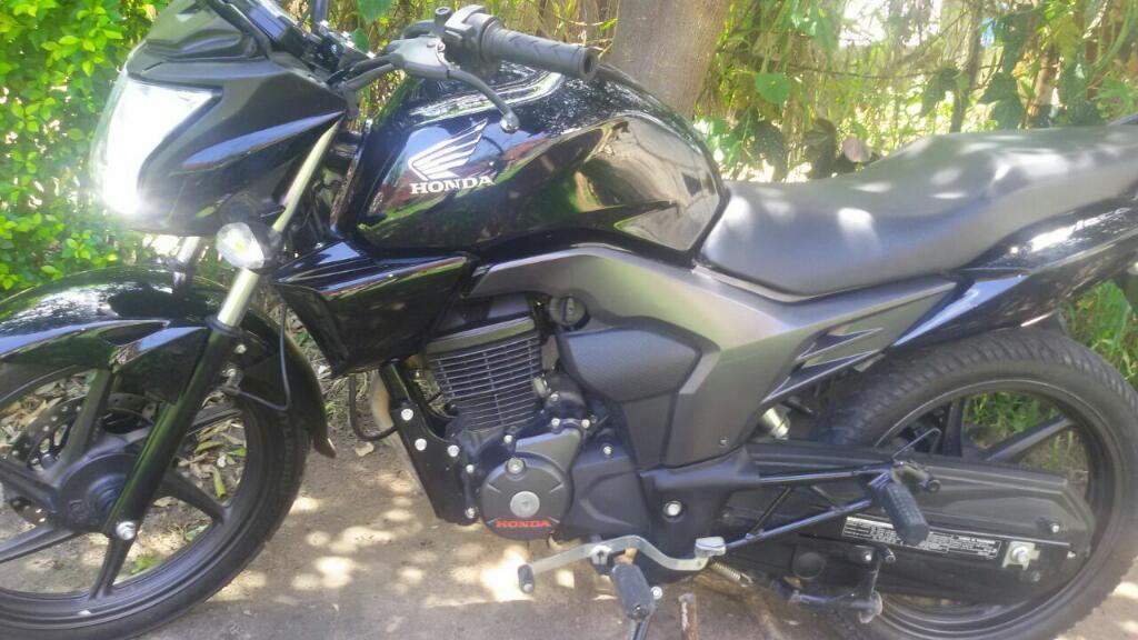 Vendo Permuto Honda Invicta 2015