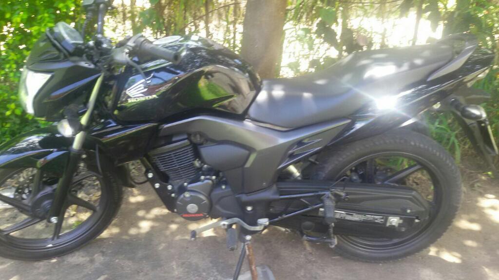 Vendo Permuto Honda Invicta 2015