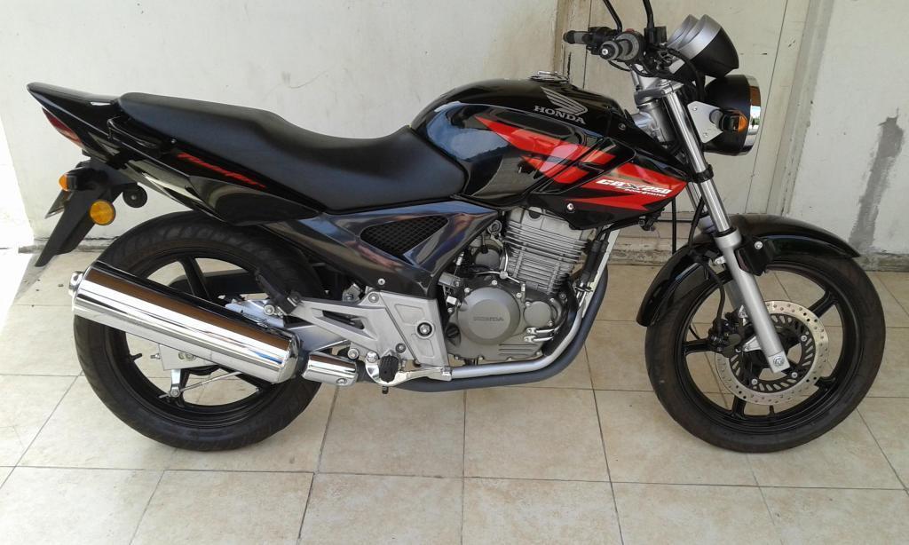 HONDA CBX 250 IMPECABLE 2013