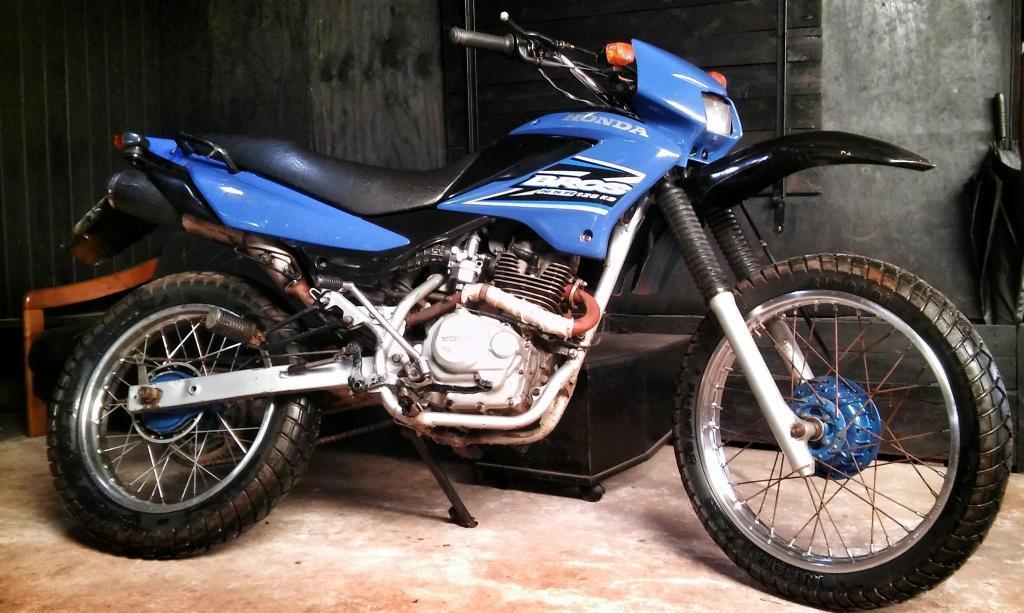 Honda Bross vendo o permuto