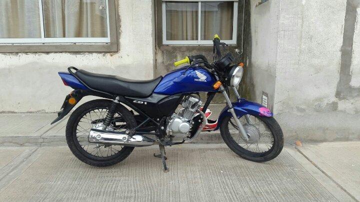 vendo honda cb1 con 7500km modelo 2013