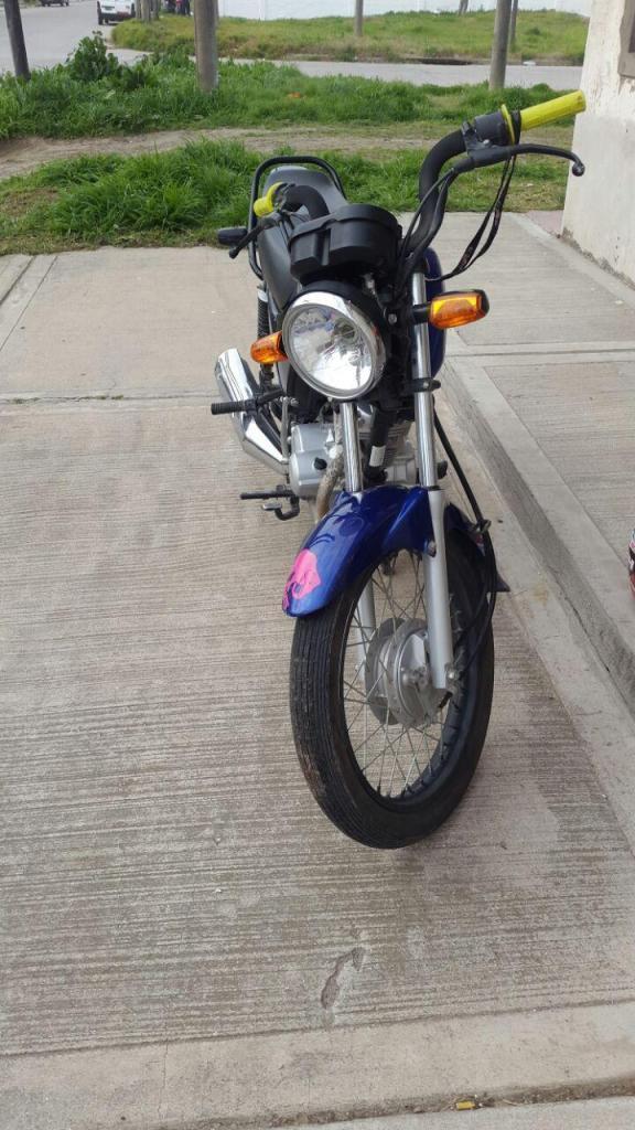 vendo honda cb1 con 7500km modelo 2013