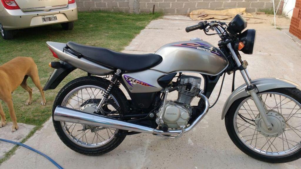 Vendo Honda CG año 2.000