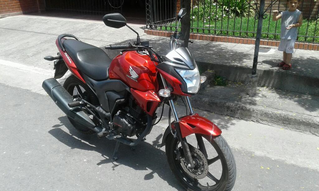 Honda Invicta 2014 con 6 Mil Klm