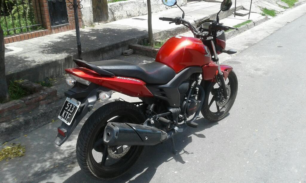 Honda Invicta 2014 con 6 Mil Klm