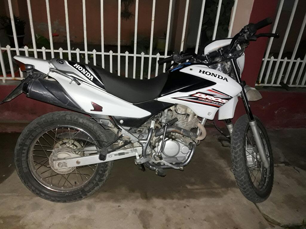 Vendo Moto Honda Bros 125