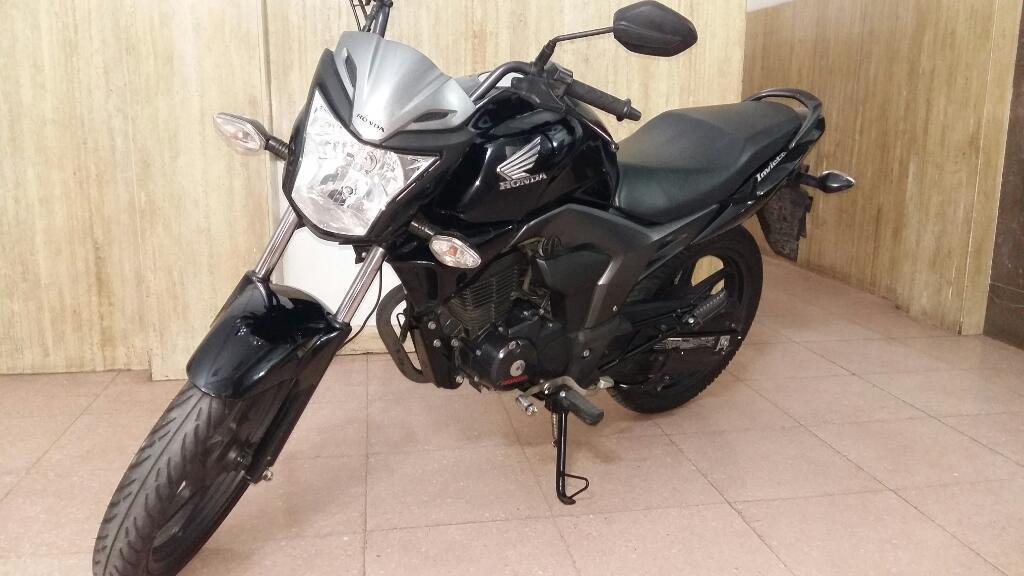 Honda Invicta 2015, 12.000km $ 30.000