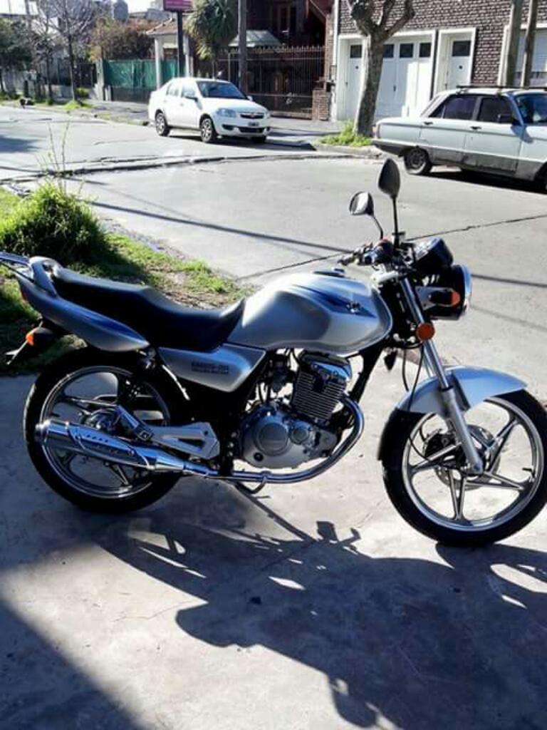 Moto Suzuki en 125 2a Full . Permuto