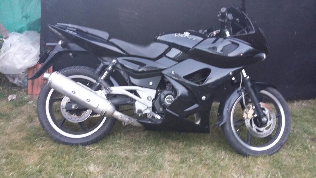 Rousser 220. Modelo 2011