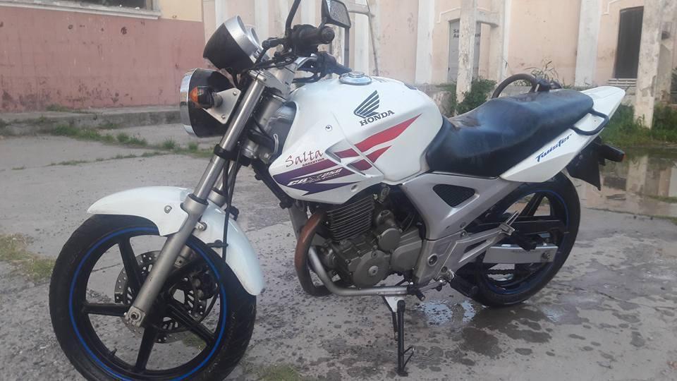 se vende honda twister