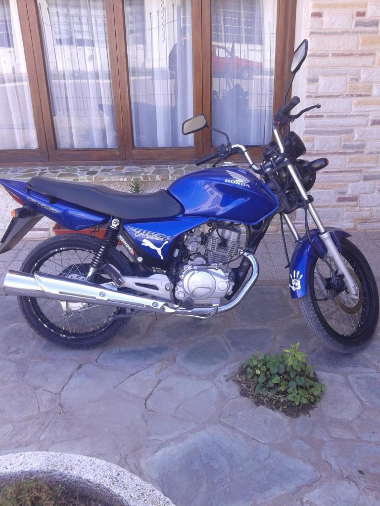 vendo cg titan 150 todos los papeles al dia lista para transferir. mod 2011 16.000 km