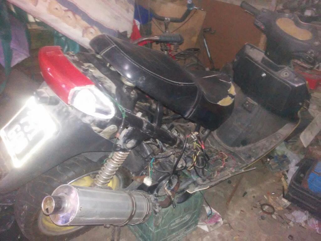 Vendo Zanella Eesuter 125 con Todos Los