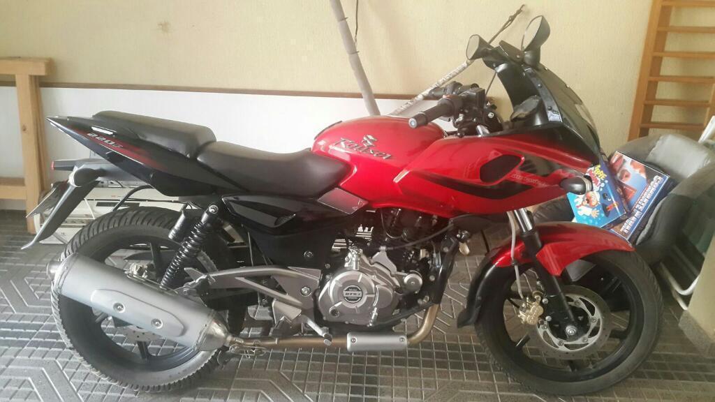 Rouser 220f Impecable