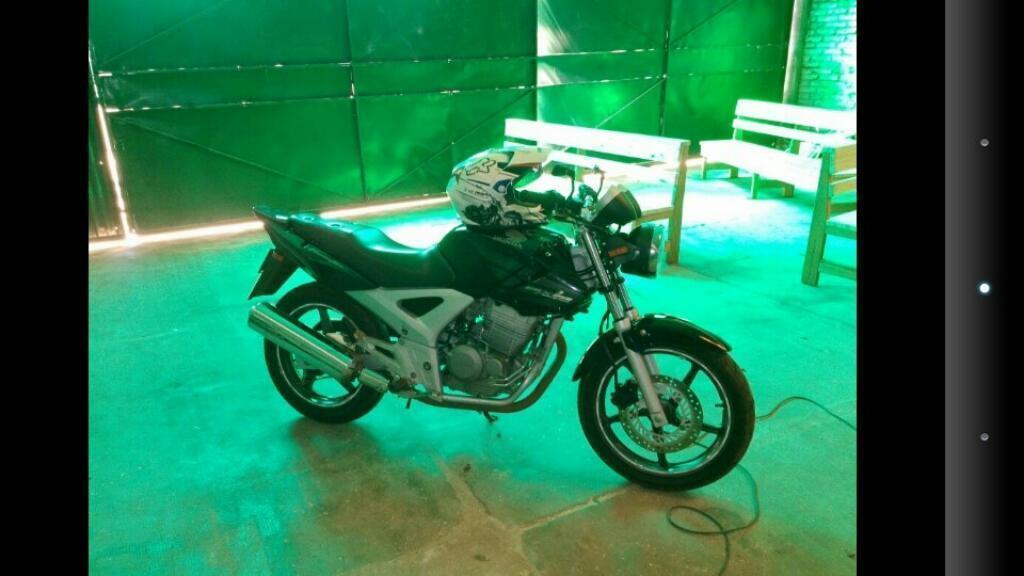 Vendo Honda Twister 2010 53mil Pesos