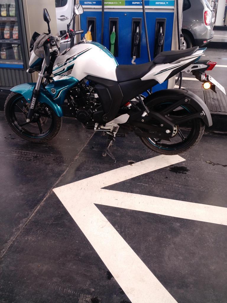 Yamaha fzs 2.0 inyección modelo.2016 4700km whatsap 2616695010