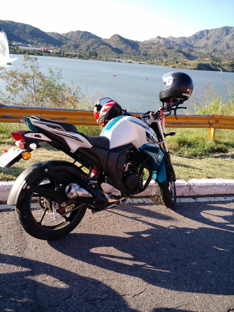 Yamaha fzs 2.0 inyección modelo.2016 4700km whatsap 2616695010