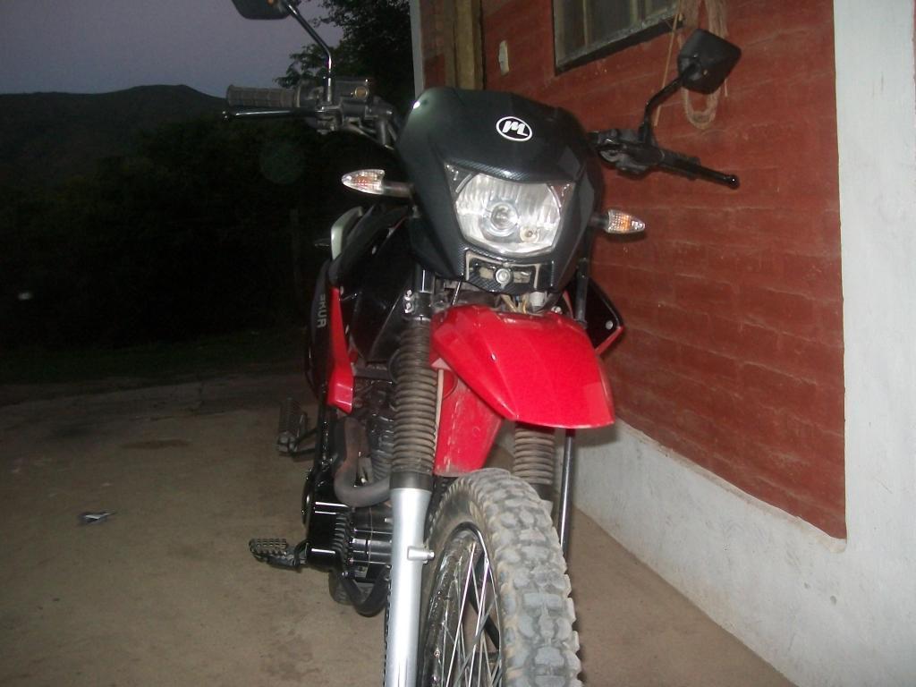 Motomel Skua 200 2013