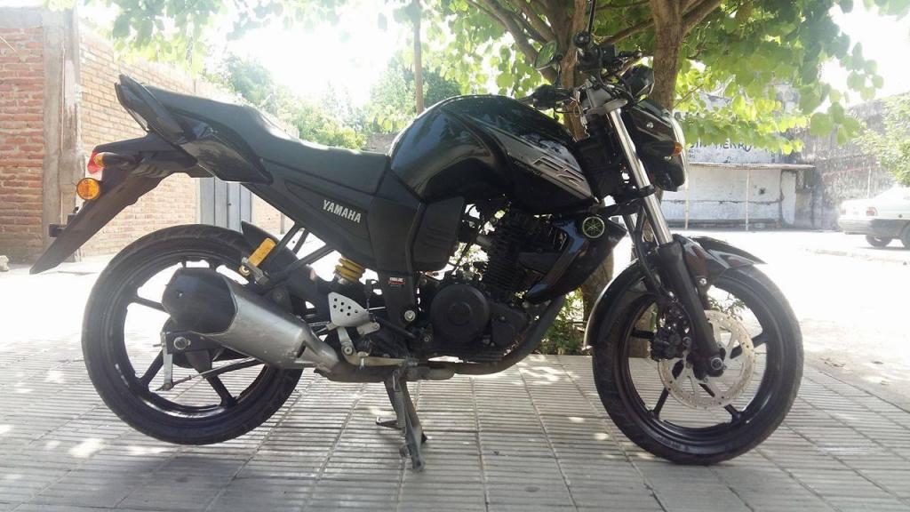 Moto Yamaha FZ 2013