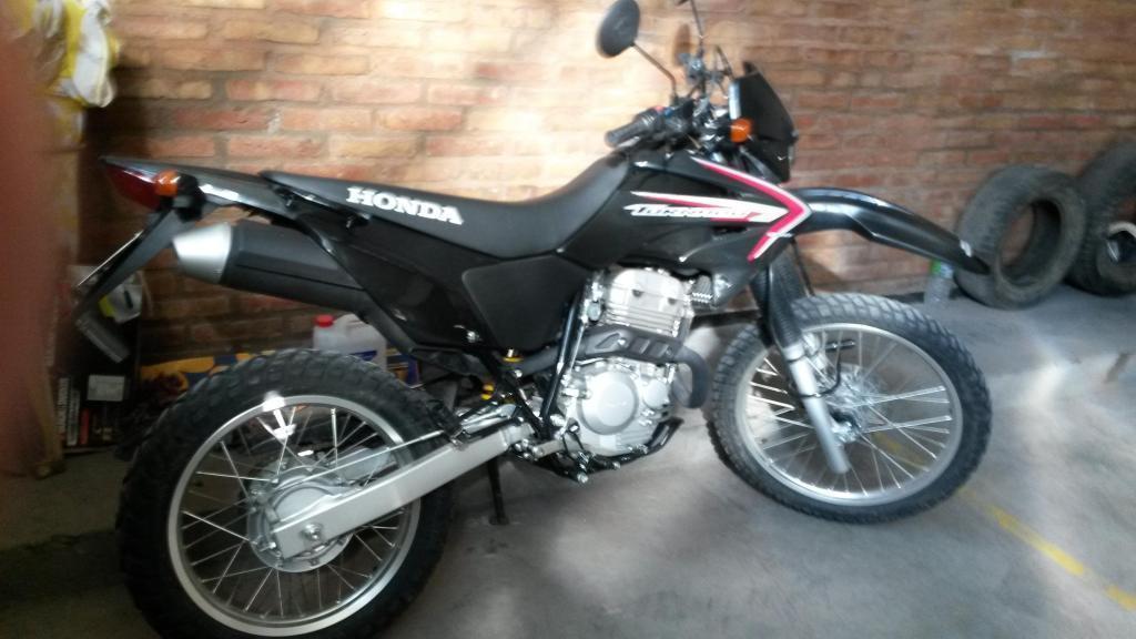 vendo moto honda xr 250cc tornado 2014 única mano.Solo 7000km