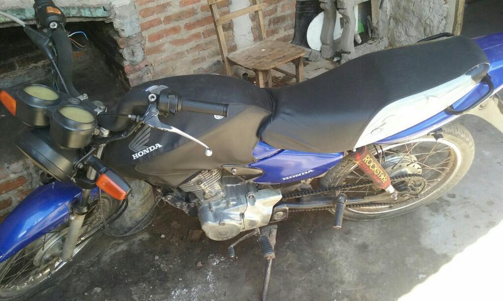 Vendo Titan Ks Mdl 2003 Titul Sedul Pate