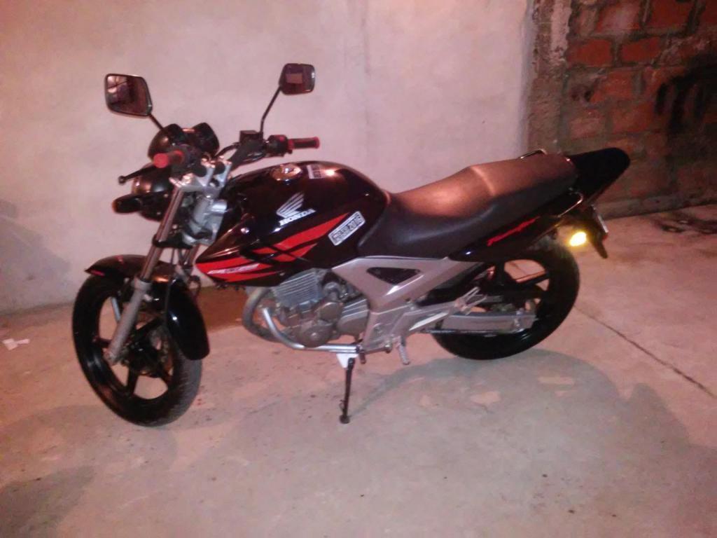 vendo permuto honda twister