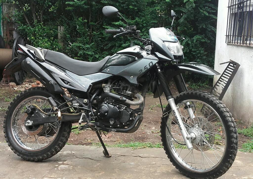 Moto Motomel 250 en Excelente Estado