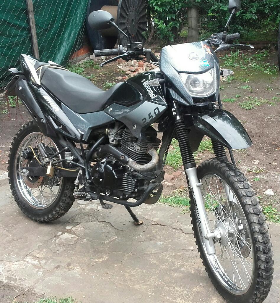 Moto Motomel 250 en Excelente Estado