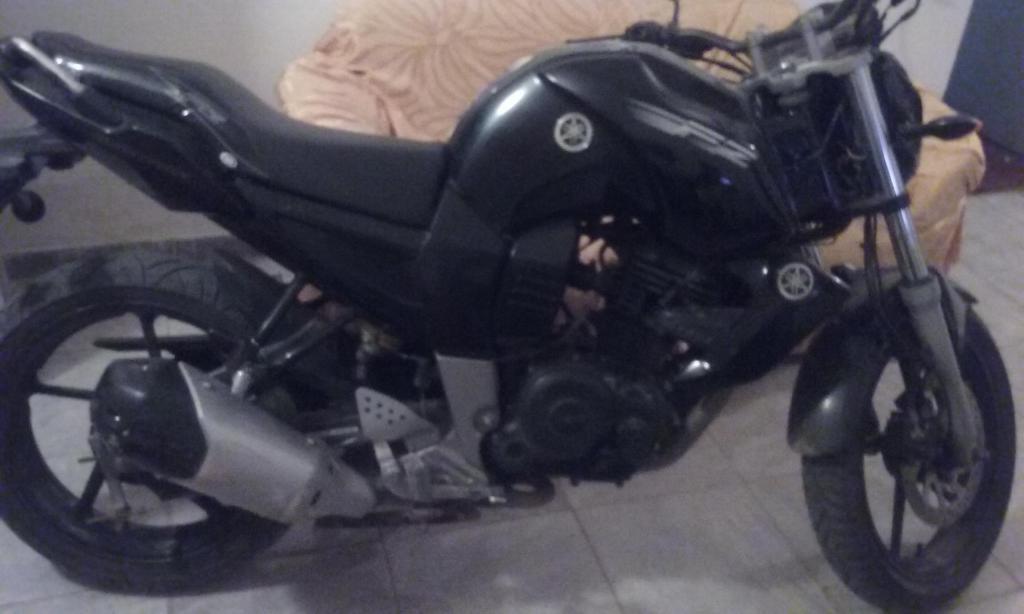 vendo urgente yamaha fz 2010