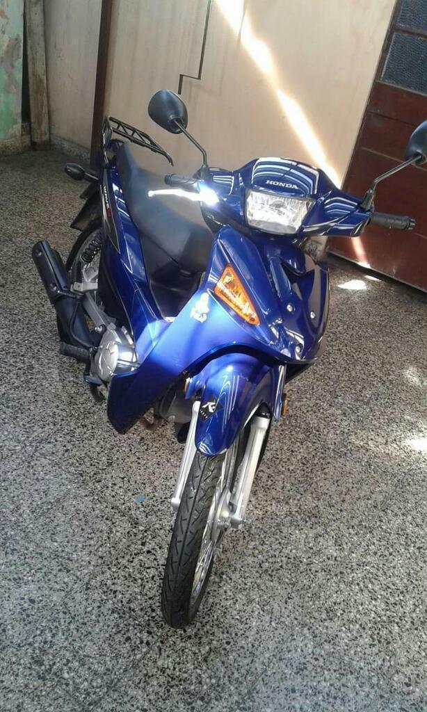 Moto Honda New Wave 2013 con 7400 Km