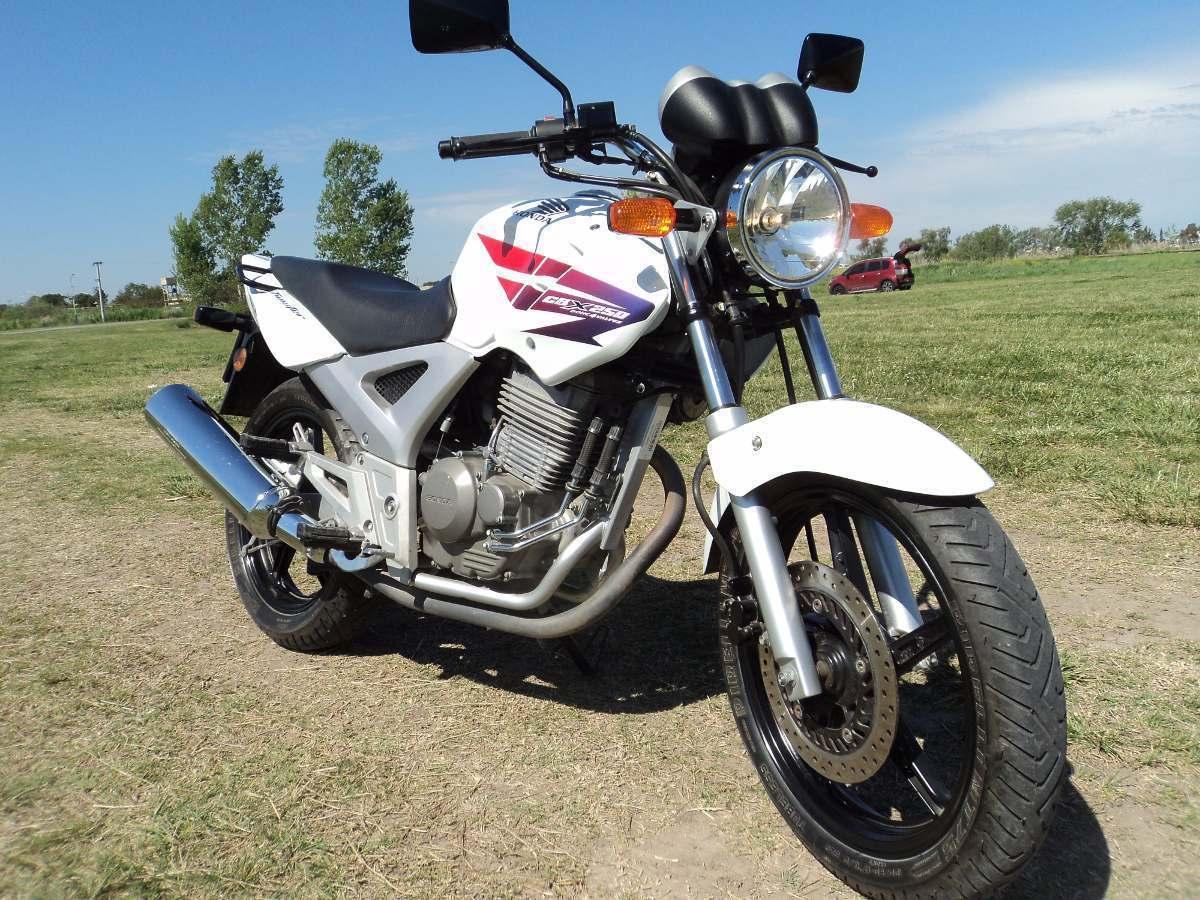 Vendo (permuto) Honda Twister 250 2013 Con Solo 5800 Km