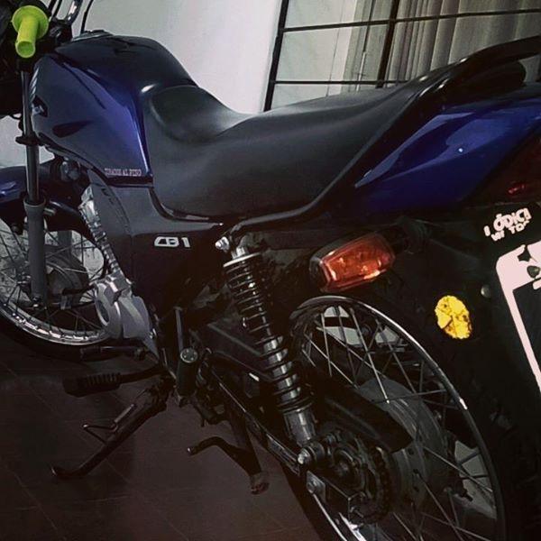 VENDO HONDA CB1 MODElO 2014