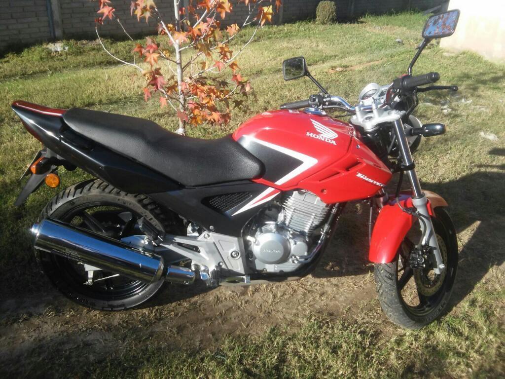 Vendo Honda Twister 2015 5400 Km