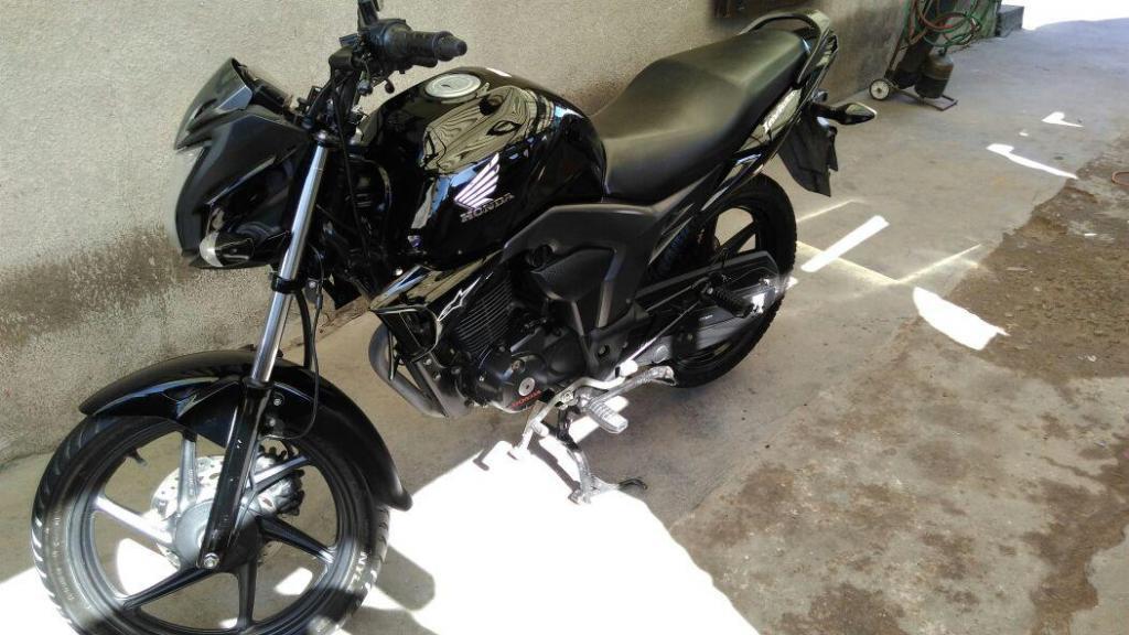 vendo honda invicta 2014 con todos los papeles o8 en blanco