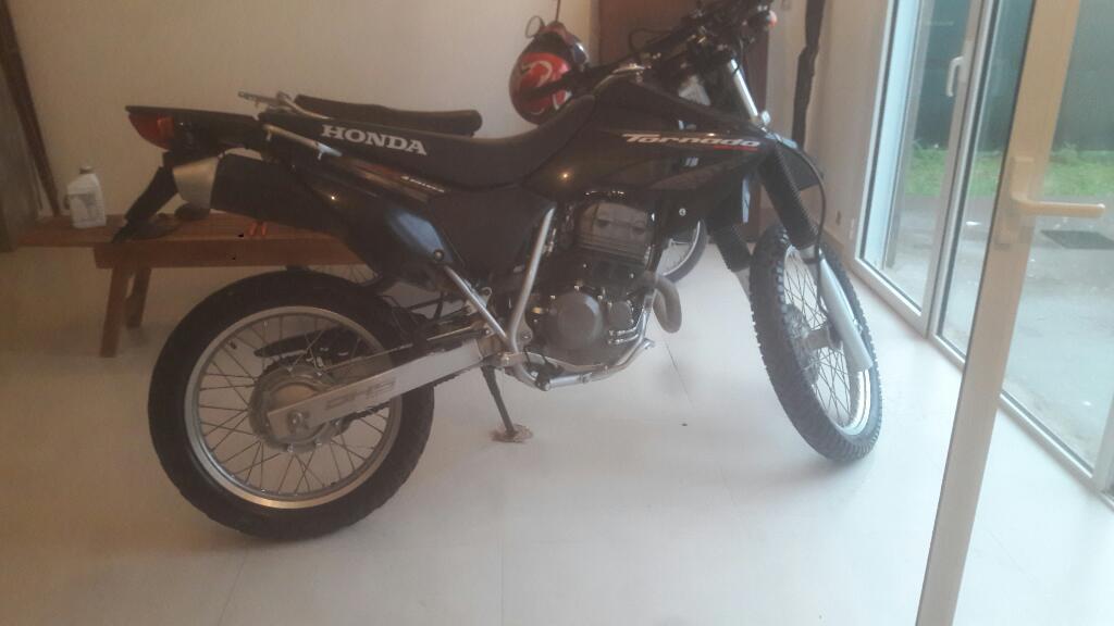 Vendo honda tornado